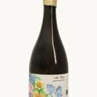Una bottiglia di spumante metodo classico Petit Fleuri prodotto dall'azienda vitivinicola Quercialuce